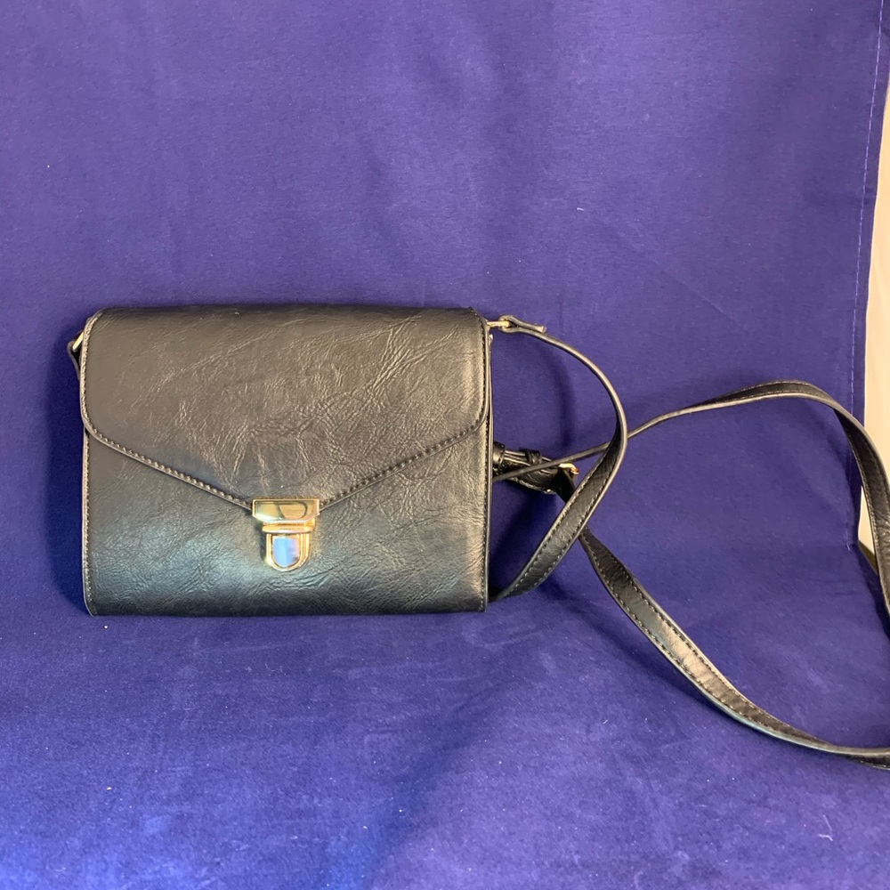Black crossbody purse